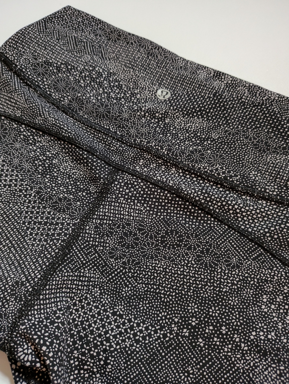 Lululemon In Movement Shorts 💎 RARE 💎 - Picture 11 of 11